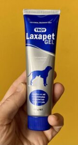 Cat laxative hairball treatment